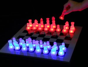 BOÎTE D'ÉCHECS UNIQUE EN BOIS ET RÉSINE PERSONNALISÉE Ensemble de jeu d'échecs Pièce d'échecs de luxe en résine rouge noire par Tayyab Handicraft - Product Image 2