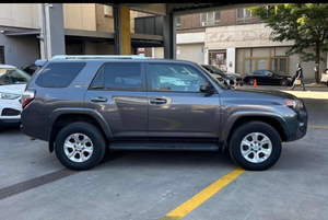 Toyota 4Runner 2015 SUV Usada en Buen Estado, Gasolina, Asientos de Cuero, R17, Tracción Delantera Disponible - Product Image 2