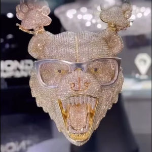 Collier pendentif Gorille glacé CONCEPTION |   Pendentif Hip Hop en Moissanite, Chaîne en Argent Personnalisée Plaqué Or 18K, Certifié GRA, Idéal pour les Fêtes - Product Image 1