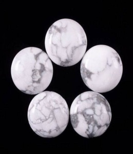 Pierre précieuse Howlite blanche naturelle de haute qualité, lisse, calibrée, en forme de pièce plate, pour la fabrication de bijoux, grossiste Coszcalt Exports Third - Product Image 3