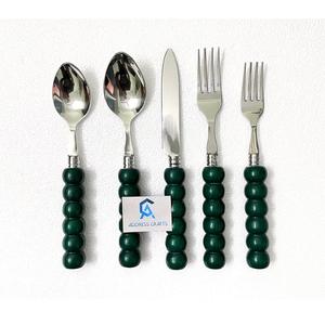 ชุดช้อนส้อมเคลือบทอง PVD คุณภาพสูง พร้อมด้ามจับเรซิ่นแฟนซี ทำจากสแตนเลส 18/8 ชุด 5 ชิ้น ชุดช้อนส้อมสีทองสำหรับโต๊ะอาหาร - Product Image 6