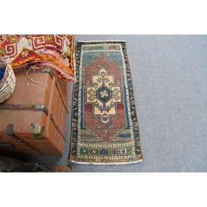 Tapis turc en laine vintage bleu patchwork 1,5x3,4 pieds avec envers en latex - Product Image 1