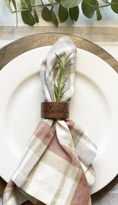 Anneau de serviette en bois moderne écologique fait à la main avec incrustation en laiton, décoration de table de luxe pour la salle à manger, les mariages et les réceptions - Product Image 5