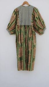 ชุดเดรสมิดิลายเสือคอลึกพร้อมสายปิดทรงหลวมพิมพ์ลายขนาดเล็กและแถบยาว - Product Image 6