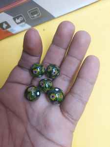 Cuentas de vidrio millefiori hechas a medida en color verde adecuadas para diseñadores de joyas africanas para reventa y para tiendas de cuentas - Product Image 2