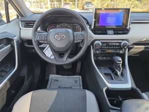 Toyota RAV 4 XLE 2025 - Product Image 6