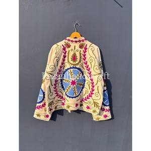 Veste en velours Suzani en gros, broderie ouzbek, pardessus bohème chic avec deux poches latérales, veste d'hiver unisexe - Product Image 6