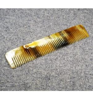Peigne à dents épaisses en corne de buffle naturelle, écologique, fait à la main en Inde - Product Image 3