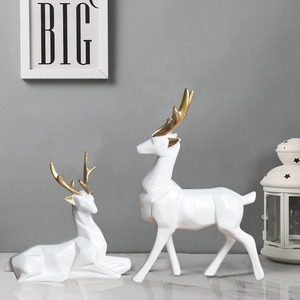 Lot de 2 décorations de vacances minimalistes en forme de renne blanc, idéales pour l'affichage de bureau ou la décoration de la maison. - Product Image 2