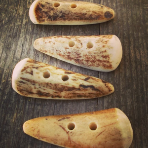 Bouton ovale rustique en corne fait main pour sacs avec boucle en corne durable - Product Image 3