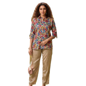Ensemble coordonné élégant à imprimé floral pour femmes, kurta ethnique contemporain à coupe asymétrique, pantalon assorti, écharpe, tenue de soirée, polyester, séchage rapide - Product Image 1