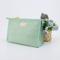 Pochette en paille recyclée avec pompon en raphia, logo personnalisé, pochette cosmétique personnalisée, cadeau, pochette zippée pour l'été et la plage
