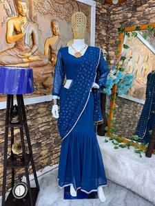 FABZONE Vêtements de soirée pour femmes Prêt-à-porter en fausse fourrure Matériaux recyclés LAHENGHA SAREE et BLOUSE FANTAISIE et POTLI - Product Image 3