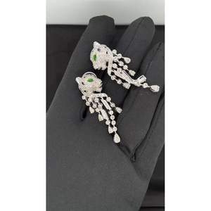 Boucles d'oreilles en diamant naturel de créateur 18 carats certifiées IGI pour les mariages - Product Image 1