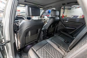 SQ5 Premium Plus 2019, Motor Turbo V6 de 349 hp, Paquete Black Optic, Color Gris Quantum - Product Image 4