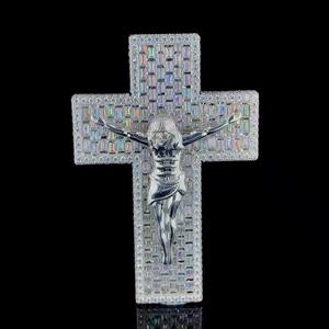 Colgante de Diamante Jessos con Corte Cruzado Moderno en Plata de Ley para Colecciones de Joyería y Conjuntos de Regalo Disponible para la Venta - Product Image 1