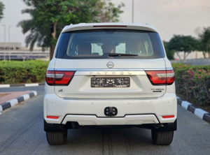 Nissan Titan LE Titanium 2022, SUV d'occasion, boîte manuelle, transmission intégrale, conduite à gauche - Product Image 6