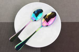 ชุดช้อนส้อมสีรุ้งที่ทันสมัยได้รับการออกแบบให้มีชั้นสีขัดมันให้การดูมีสไตล์และรูปทรงที่สวยงาม - Product Image 5