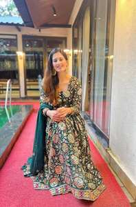 Nuevo Salwar Kameez Anarkali Tradicional de Diseñador para Mujer, Georgette Sintética Pesada con Bordado de Lentejuelas de 5mm, Secado Rápido, para Todas las Temporadas - Product Image 4