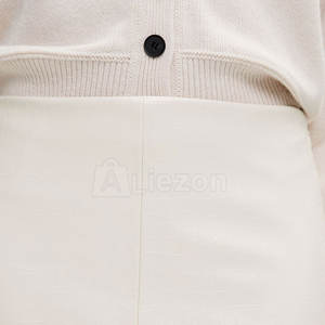 Nouveau design Jupe slim pour femmes Tissu confortable Jupe slim en cuir pour femmes Tenues de voyage - Product Image 3