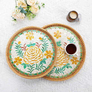 Bandeja de mimbre redonda con incrustaciones de perlas, accesorio de calidad prémium, con bandejas tejidas - Product Image 2