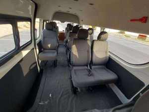 SOLDES D'ÉTÉ 2024 - Véhicule d'occasion Toyota Hiace Toit Haut, Boîte Manuelle, Conduite à Gauche, Essence Turbo, Sièges en Cuir, Intérieur Sombre R21 - Product Image 2