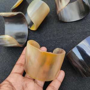 Bijoux en corne de buffle naturelle bracelet manchette en corne bijoux de mode de créateur de style vintage purement artisanal - Product Image 2