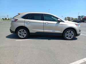 Ford Edge d'occasion 2022-2023 en promotion – Berline automatique 4.5L, sièges en cuir, toit ouvrant panoramique, en excellent état - Product Image 4