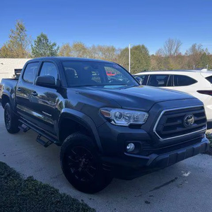 Vehículo Eléctrico Tacoma SR5 Doble Cabina Negro Medianoche con Autonomía de 501-600 km, Motor de 100-150 kW, Batería de 90-110 kWh, Origen Estadounidense - Product Image 1