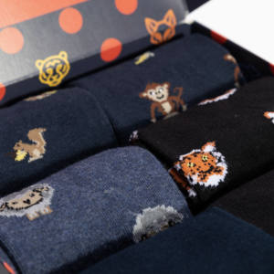 Calzini da uomo in cotone ed elastan, stile quotidiano, con fantasie animali, 6 paia in confezione regalo, taglia unica, invernali, con logo sul fondo. - Product Image 3