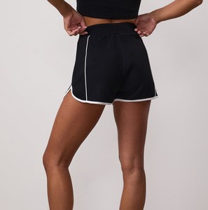 Short de sport respirant et confortable pour les femmes vente en gros de couleur unie au meilleur prix vêtements de fitness vêtements de sport pour femmes short - Product Image 3