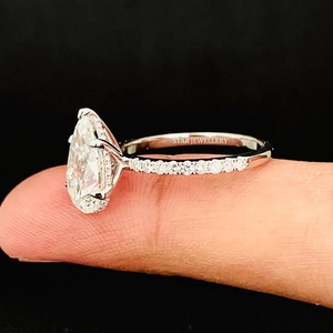 Anillo de Compromiso Solitario de Diamante Cristiano de Lujo con Halo Oculto, Corte Pera, 4 Ct, CVD, Certificado IGI, Oro Sólido de 14K - Product Image 3