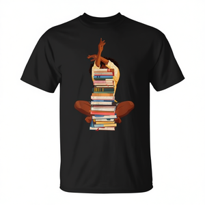 T-Shirt Promozionale Donna Nera con Pila di Libri e Ragazza Afro Amante dei Libri - Product Image 2