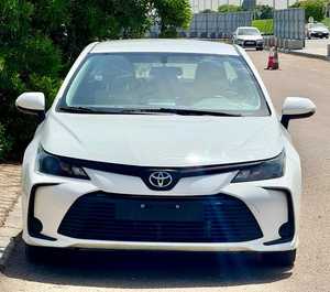 Toyota Corolla Usata 2020 Bianca, Berlina con Guida a Sinistra, Cambio Automatico, Fari LED R16, Tetto Apribile, Schermo Touch - Product Image 1