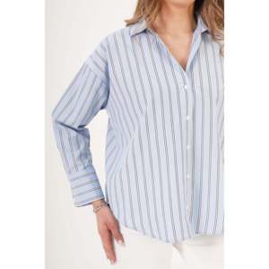 Blusa Azul Casual con Abertura Trasera a Rayas para Mujer, Marca LUSTRIN, para Uso Diario y de Oficina, Diseño Holgado y Cómodo - Product Image 4