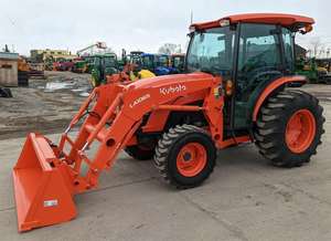 2021 Kubota MX5400 Tractor de ruedas 4WD con estructura reforzada en stock e ideal para profesionales de la agricultura - Product Image 2
