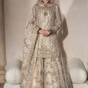 NUEVO TRABAJO DE BORDADO DECENTE EN BRIDAL KURTA ,SARARA CON VESTIDO DUPATTA Adornado CON CUENTAS DE CRISTAL, PIEDRA, DABKA work @ 2024 - Product Image 1