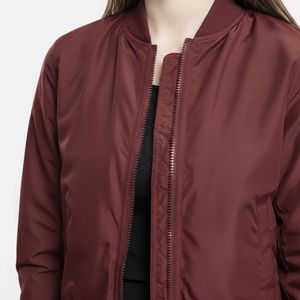 Chaqueta de vuelo con logotipo personalizado, lisa, de alta calidad, para invierno, para mujer, color borgoña, tipo bomber, con cremallera, ropa exterior informal, chaquetas de moda para damas. - Product Image 5