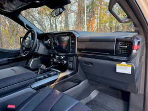 ฟอร์ด เอฟ-150 แร็พเตอร์ อาร์ ปี 2024 เครื่องยนต์ซูเปอร์ชาร์จ V8 720 แรงม้า ขับเคลื่อน 4 ล้อ ไม่ได้ดัดแปลง - Product Image 5