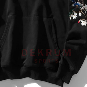 เสื้อฮู้ดปักลายสำหรับผู้หญิง ฤดูหนาว พร้อมโลโก้ด้านหน้า สีและโลโก้ปรับแต่งได้ ระบายอากาศได้ดี แขนยาว สไตล์สตรีทแวร์ - Product Image 5