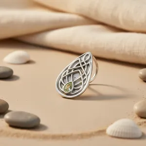 Colgante de Plata 925 con Forma de Gota de Agua y Peridoto en Engaste de Bisel, Estilo Bohemio, Joyería Unisex - Product Image 1