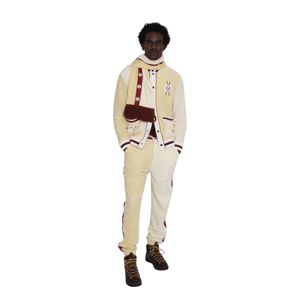 Veste Yellow Apres Ski Cabana en éponge de coton biologique avec côtes à rayures universitaires et broderie sur le thème du ski personnalisée - Product Image 2