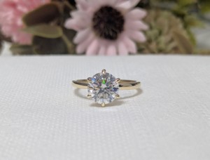 Anillo de Compromiso de Moissanita de 1/2ct para Mujer, Elegante y Sencillo, en Plata de Ley S925 con Baño de Rodio - Product Image 2