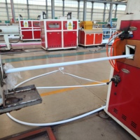Tuyaux et tubes composites en acier et plastique à grande diamètre, à brides, conformes à la norme ISO 2531, pour projets d'infrastructure d'alimentation en eau urbaine, revêtement PE.