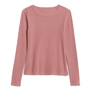 T-shirt pour femme au style décontracté, conçu pour un port relaxé avec un look raffiné et un attrait mode quotidien irrésistible - Product Image 4
