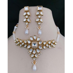 Royal Look Kundan collar con pendientes elegante conjunto de joyería de boda para mujeres niñas Simple Look Kundan conjunto de collar de novia - Product Image 1