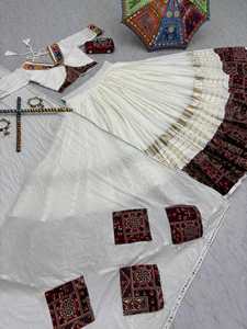 Lehenga de algodón con hermoso trabajo manual y adornos de espejos reales, con blusa y dupatta, listo para usar, Lehenga Choli para Navratri. - Product Image 4