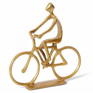 Mesa escultórica Gold Cygnet Acento artístico para el interior contemporáneo de la oficina en el hogar y ocasiones especiales de regalo de la India - Product Image 4