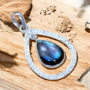 Labradorite Gemstone Pendentifs en argent sterling 925 Prix de gros Bijoux - Product Image 1