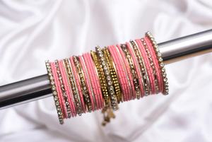 Ensemble de bracelets en verre en tissu velours personnalisé, style élégant, dernières tendances pour les fêtes et les occasions spéciales, bracelet pour filles - Product Image 3